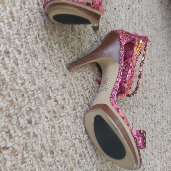 Heels - Picture 4 of 5